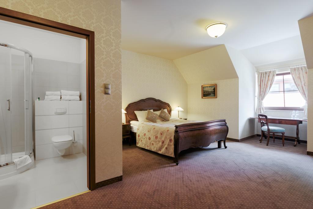 Hotel Folwark ซเกียร์ซ ภายนอก รูปภาพ