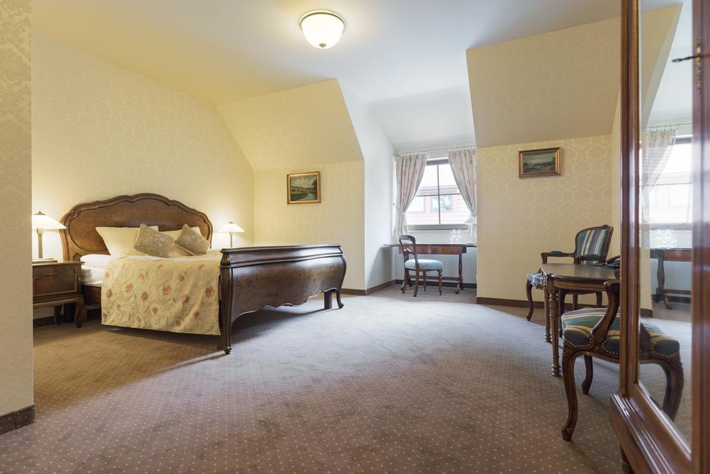 Hotel Folwark ซเกียร์ซ ภายนอก รูปภาพ