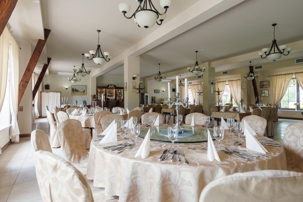 Hotel Folwark ซเกียร์ซ ภายนอก รูปภาพ