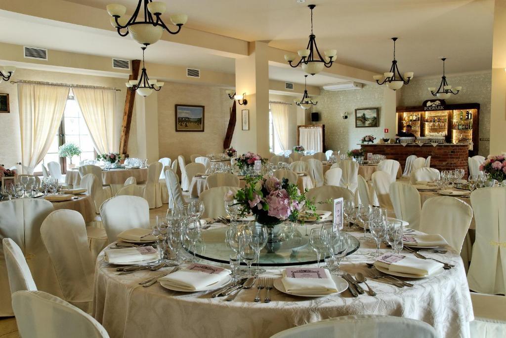 Hotel Folwark ซเกียร์ซ ภายนอก รูปภาพ