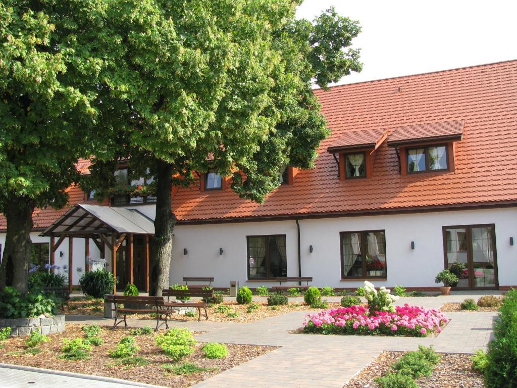 Hotel Folwark ซเกียร์ซ ภายนอก รูปภาพ