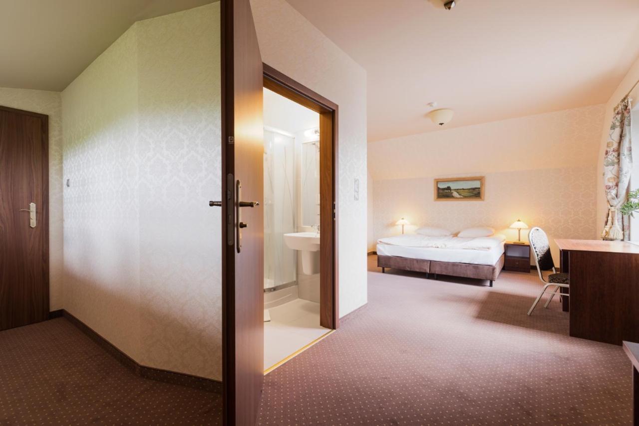 Hotel Folwark ซเกียร์ซ ภายนอก รูปภาพ